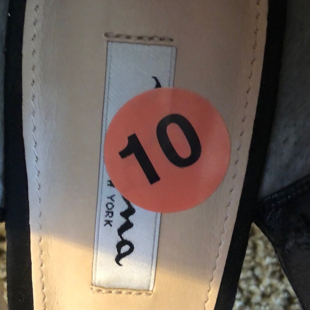 Shoes - Picture 2 of 4